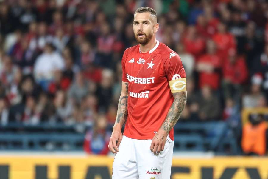 Kapitan zostaje w Wiśle Kraków na dłużej. Alan Uryga dalej będzie grał z Białą Gwiazdą Kapitan zostaje w Wiśle Kraków na dłużej. Alan Uryga dalej będzie grał z Białą Gwiazdą