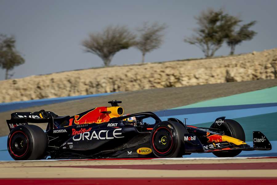 Verstappen rijdt in middagsessie tweede tijd, maar heeft ook technische problemen