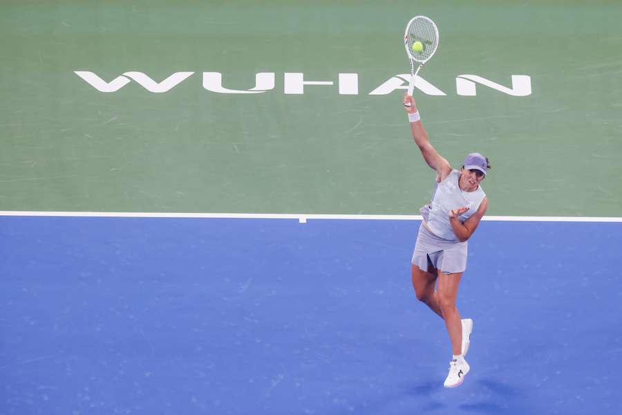 Tenis Flash: Świątek zakończy ćwierćfinały w Wuhanie, Pegula już z awansem