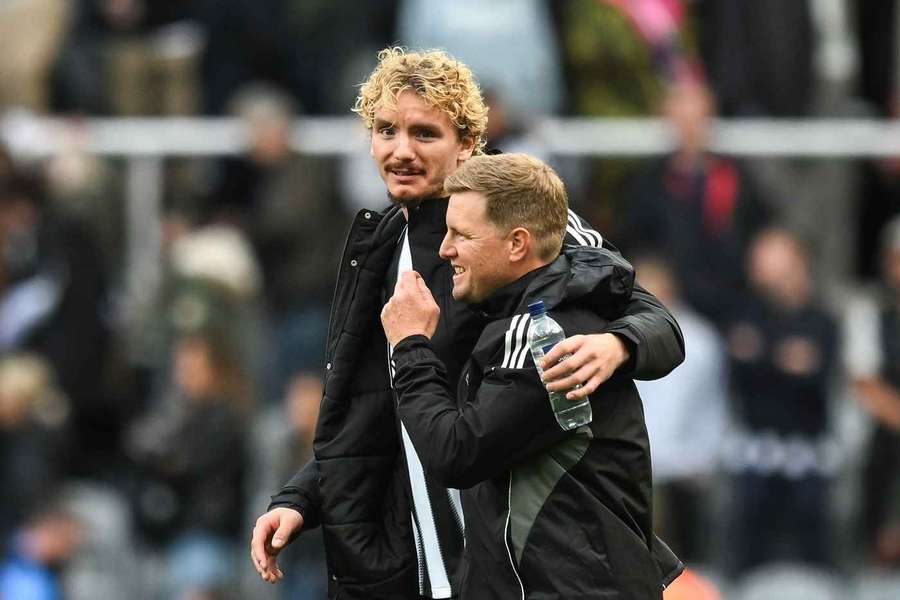 Nick Woltemade com Eddie Howe