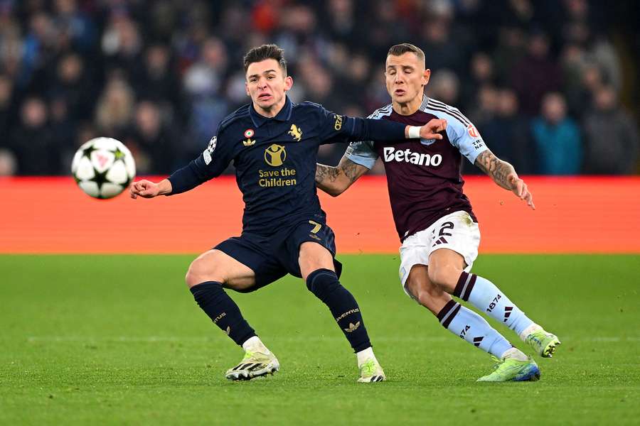 Lucas Digne i Villa w dołku.