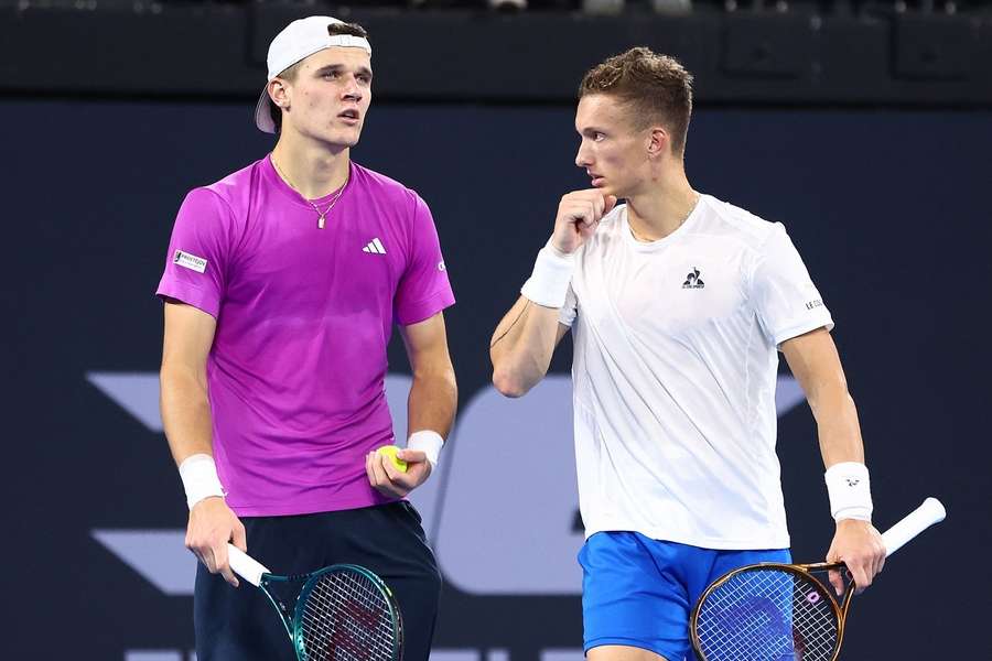 Jakub Menšík a Jiří Lehečka začali v Monaku cenným skalpem.