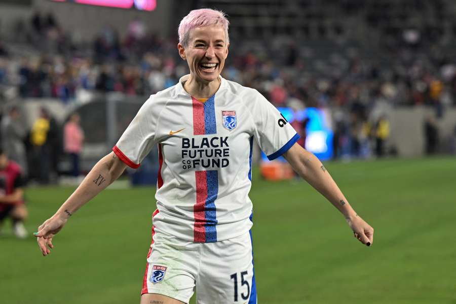 Rapinoe viert het behalen van de finale