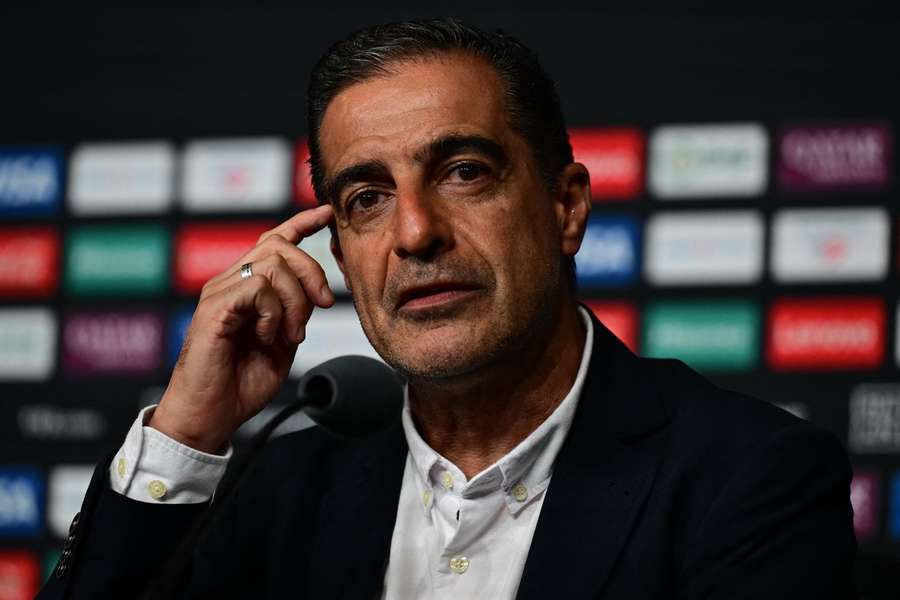 Renato Paiva, técnico del Botafogo, habla ante los medios.