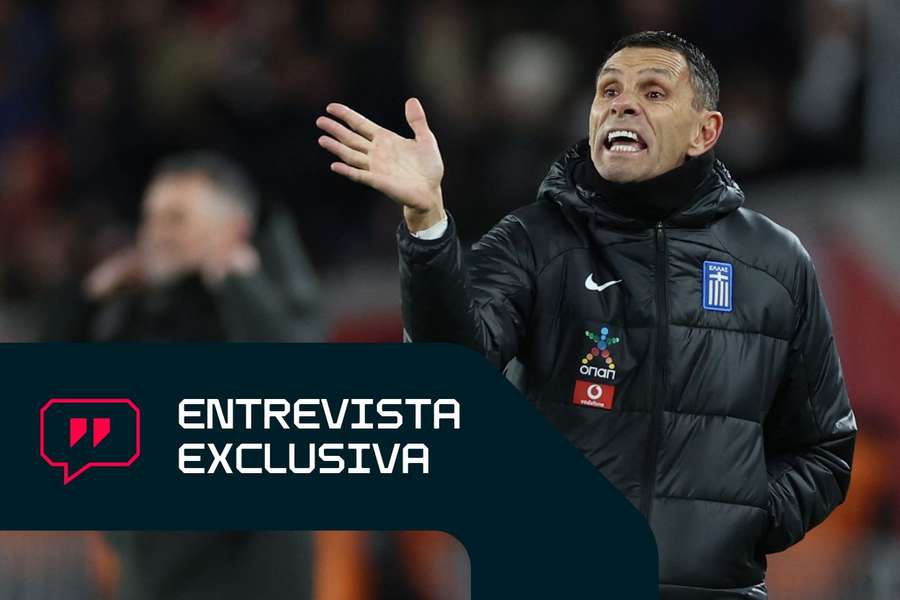 Gustavo Poyet, durante su etapa como seleccionador de Grecia