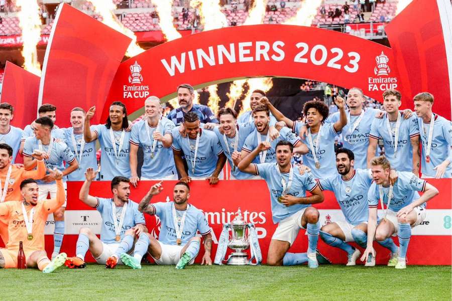 Jogadores do City comemoram conquista da Copa da Inglaterra