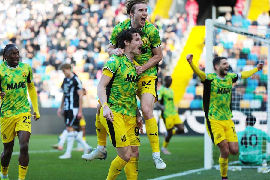 A celebração de Pinamonti, autor do golo da reviravolta do Sassuolo