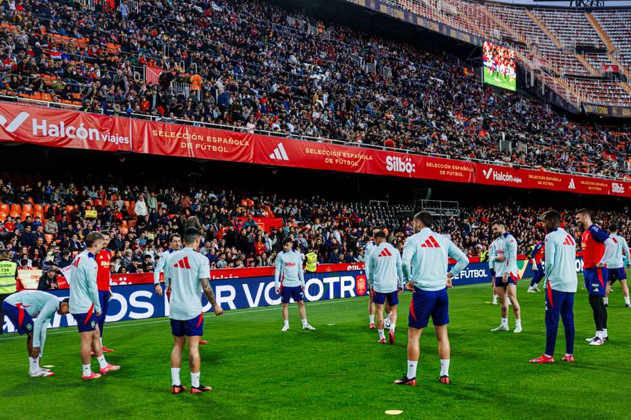 La selección estuvo muy arropada en Mestalla