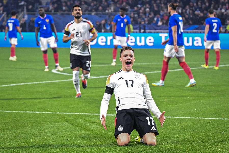 Florian Wirtz exulte après avoir marqué un but en match amical contre la France (victoire 2-0).
