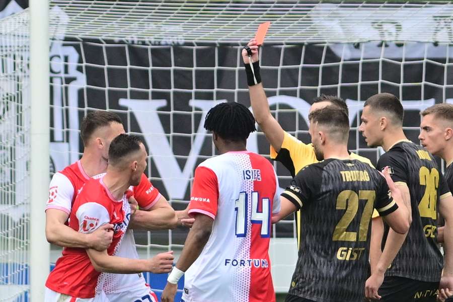 Bořil situaci nezvládl.