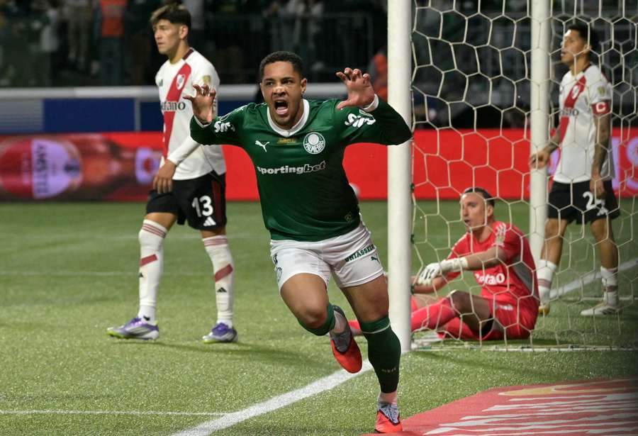 Vitor Roque abriu o caminho para a remontada do Palmeiras