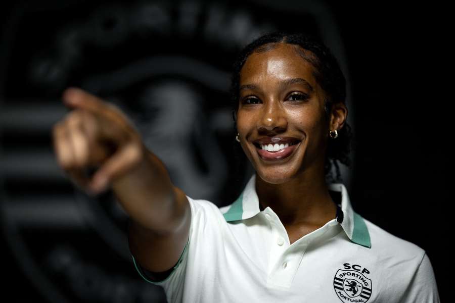 Dayna Rouse reforça o Sporting