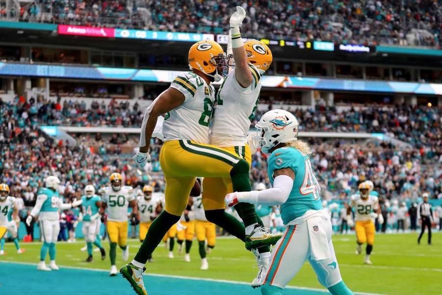 Marcedes Lewis comemora touchdown contra os Dolphins