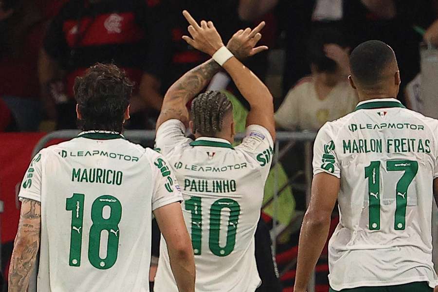 Paulinho e o gesto considerado obsceno pelo STJD