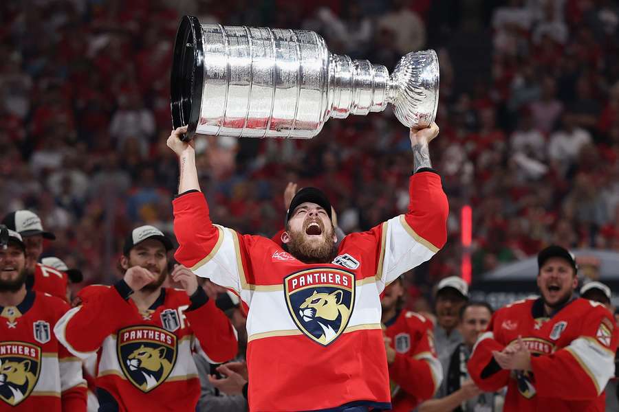 A.J. Greer hoists the Stanley Cup (2025)