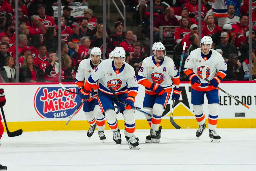 De New York Islanders hebben de Carolina Hurricanes met 3-2 verslagen