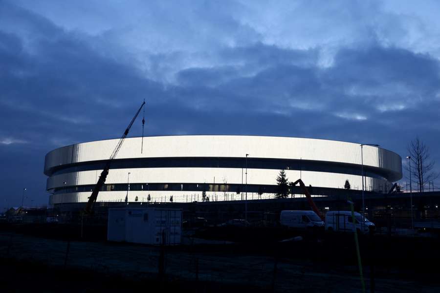 Na hlavní hokejové hale pro olympijský turnaj je ještě práce.