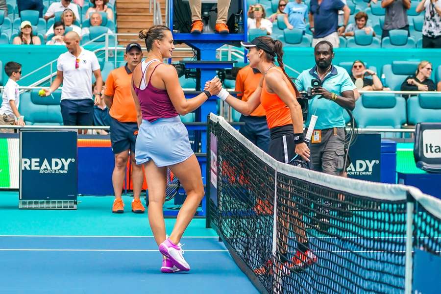 Sorana Cîrstea a învins-o pe Sabalenka în sferturile de la Miami Sorana Cîrstea a învins-o pe Sabalenka în sferturile de la Miami