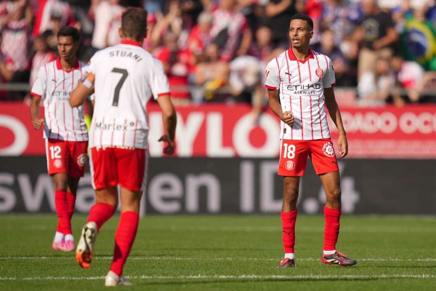 Ounahi y Stuani celebran un gol del Girona Ounahi y Stuani celebran un gol del Girona