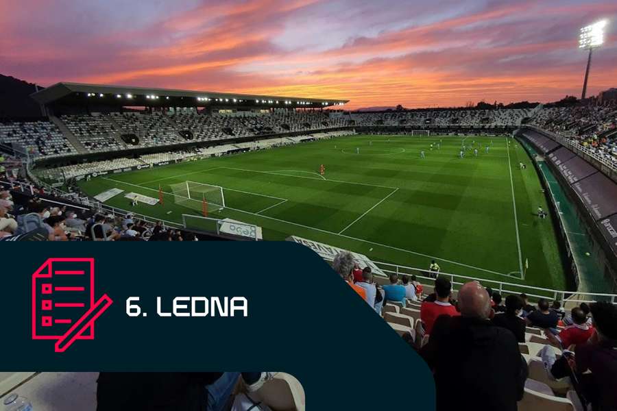 Deportivo Minera z hornického tisícového městečka Llano de Beal pozval Real Madrid na stadion do Cartageny, který má kapacitu 15 tisíc sedadel.