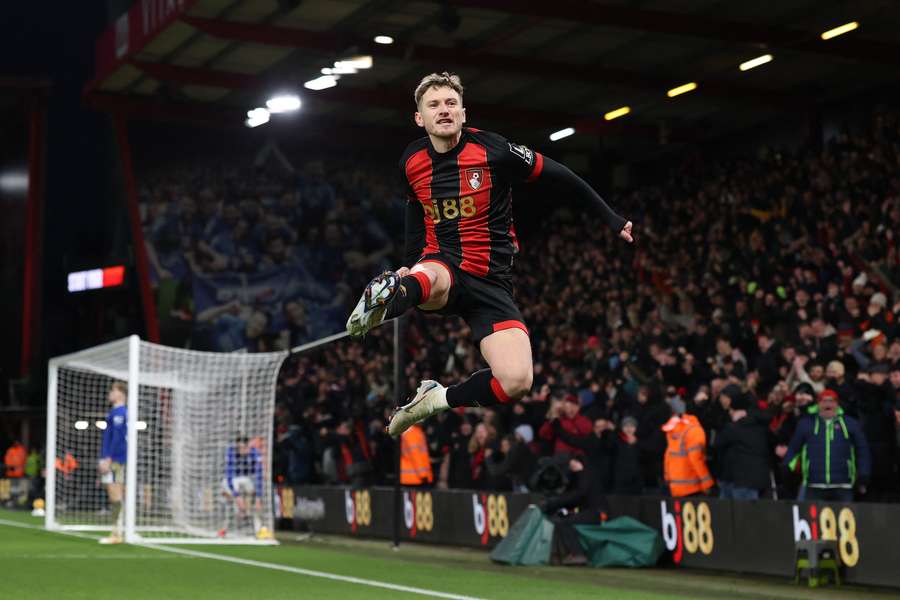 Brooks celebra su gol