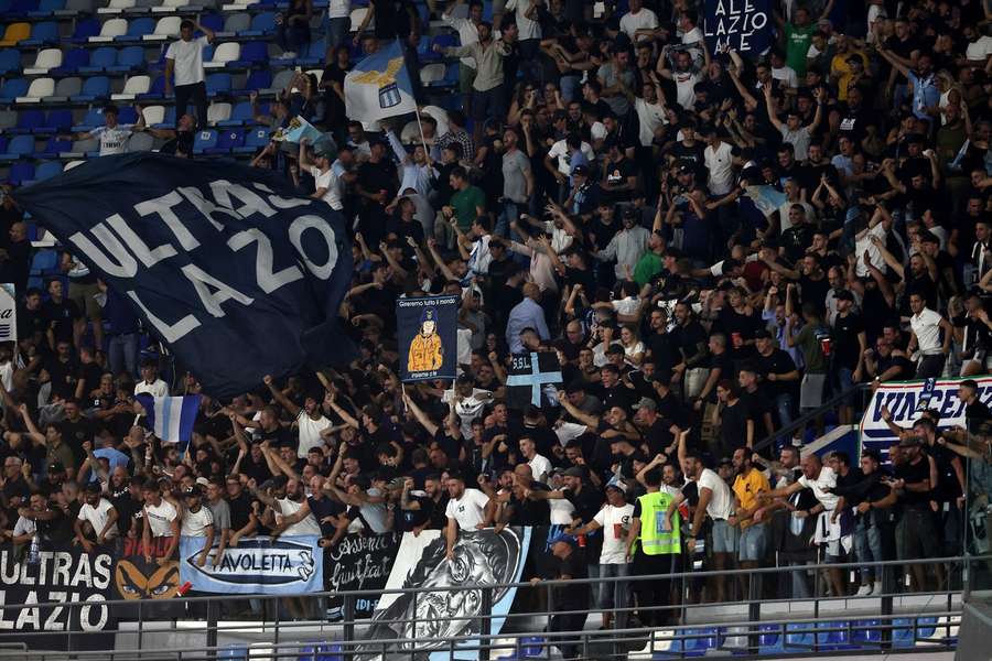 Gli ultras della Lazio al Maradona