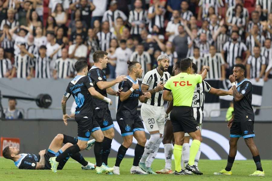 Botafogo y Gremio empataron sin goles.