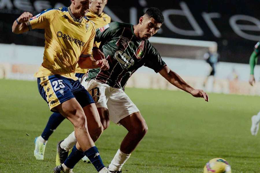 Danilo Veiga no jogo com o Estoril