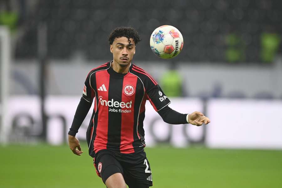 Premier League Giants Circle Eintract Frankfurt Star Nathaniel Brown Premier League Giants Circle Eintract Frankfurt Star Nathaniel Brown