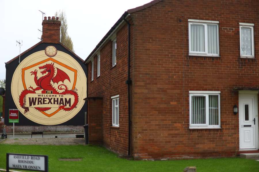 A cidade tem pelo menos um mural orgulhosamente dedicado ao Wrexham