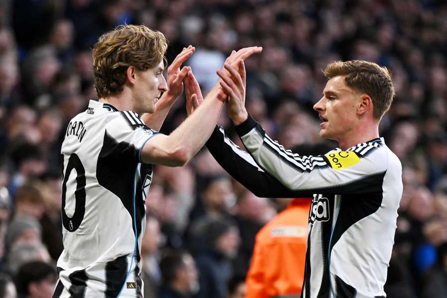 Gordon (à esquerda) fez o único gol do jogo