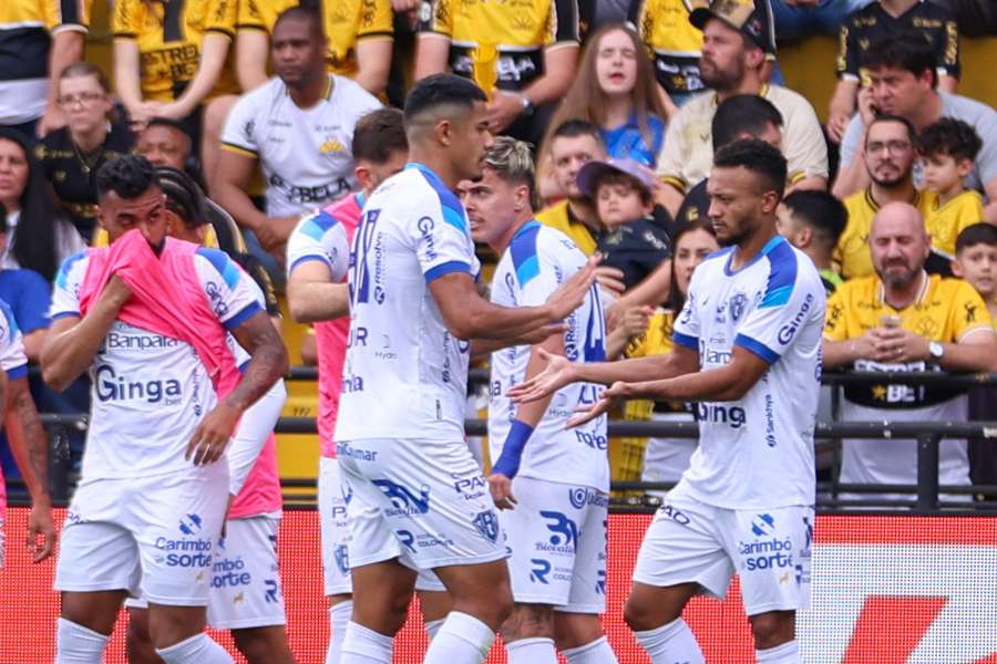 Criciúma conseguiu grande vitória contra o Criciúma no Heriberto Hülse
