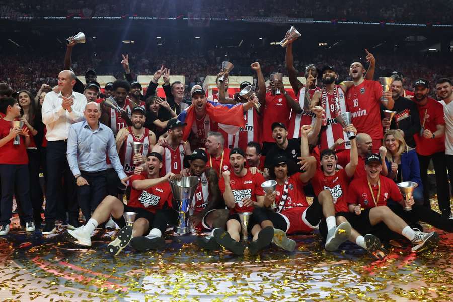 Olympiakos slaví výhru.