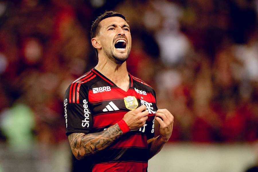 Arrascaeta abriu caminho da goleada após belíssimo passe de Léo Ortiz