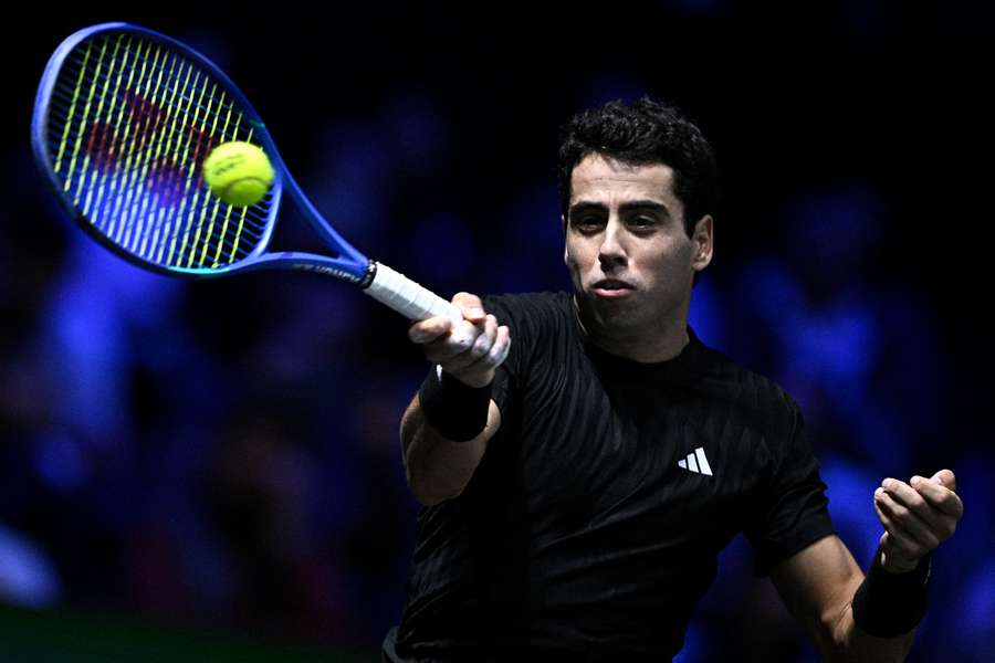 Munar golpea la bola Munar golpea la bola