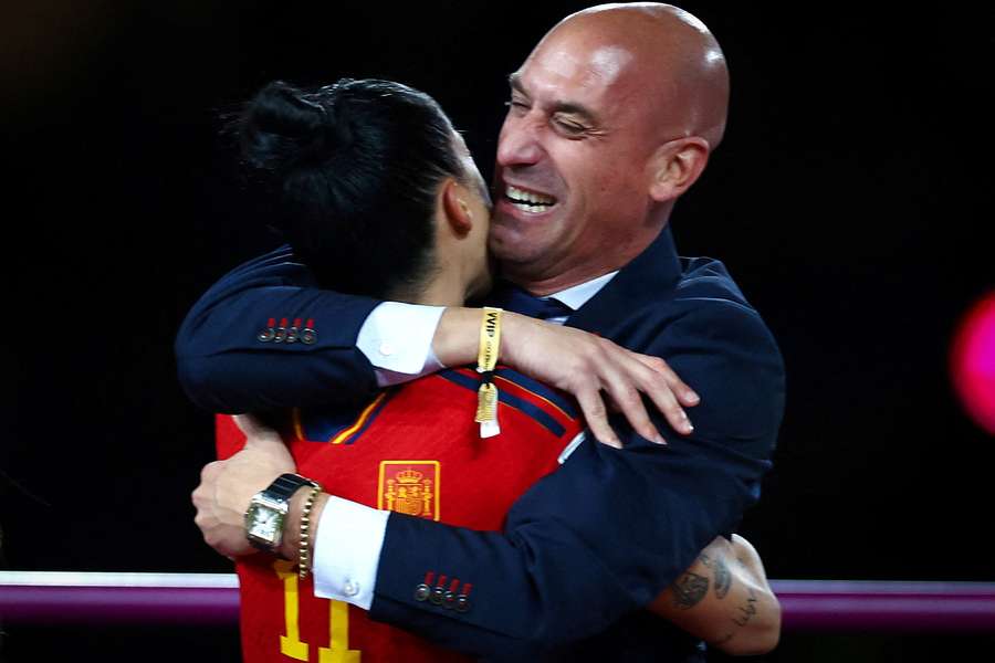 Jenni Hermoso celebrates with former Spanish FA President Luis Rubiales