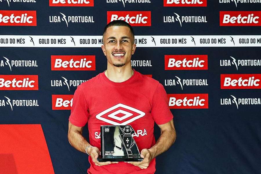 Ricardinho com o prémio de melhor golo do mês