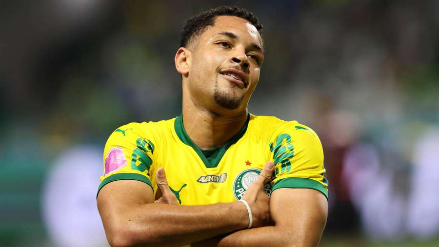 Vitor Roque foi chamado por Ancelotti pela primeira vez