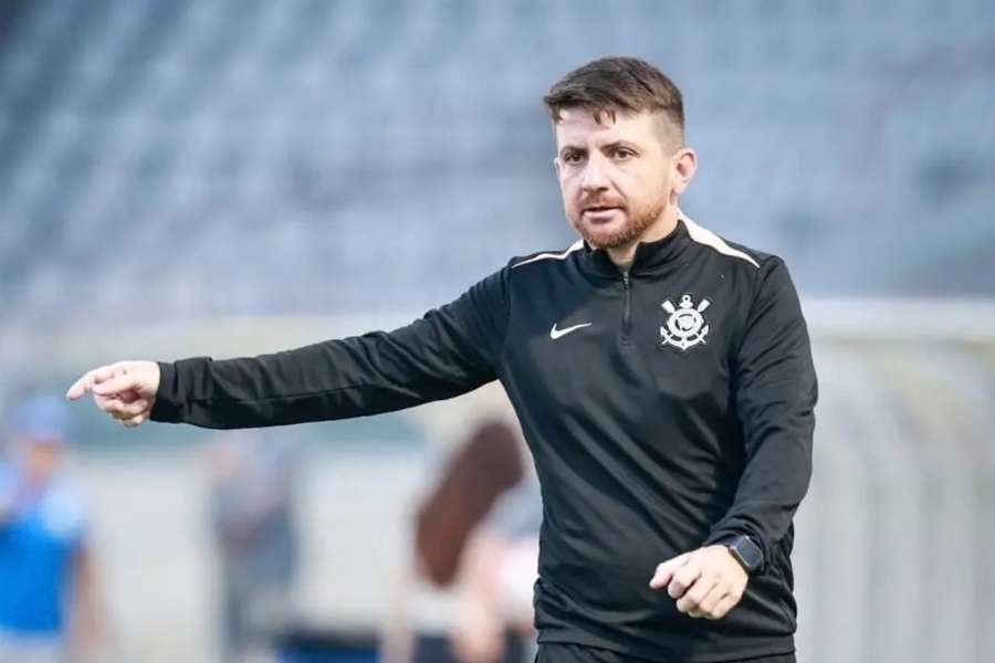 Técnico do sub-20 assume o Corinthians provisoriamente