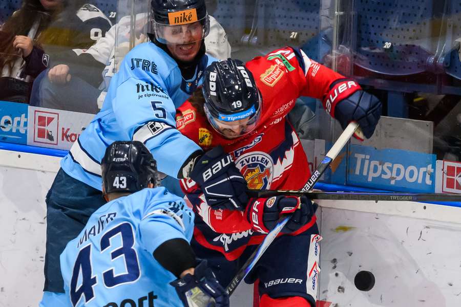 Slovan na domácom ľade porazil Zvolen. Slovan na domácom ľade porazil Zvolen.