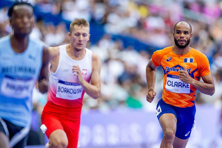 Ryan Clarke liep op de Olympische Spelen in Parijs een persoonlijk record met 1.44,70