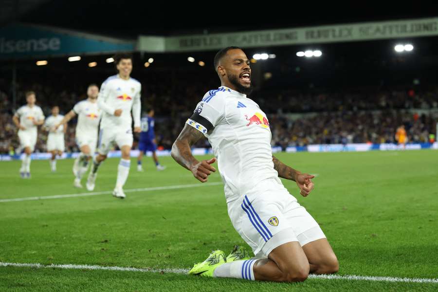 Lukas Nmecha slaví vítězný gól v zápase s Evertonem.