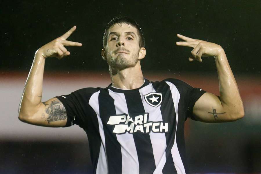 Lucas Piazon fechou o placar para o Botafogo