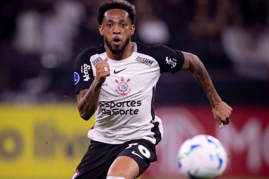 O volante voltou contundido de Caracas