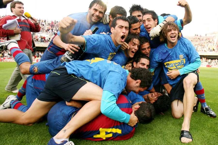 Busquets y sus compañeros del Barça B celebran el ascenso en 2008