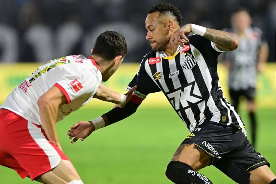 Neymar foi titular em Santos 1x3 RB Leipzig