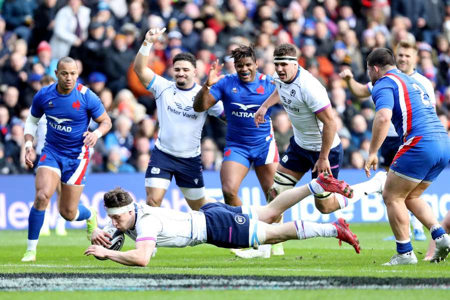 Rory Darge scoring a try for Scotland against France in 2022