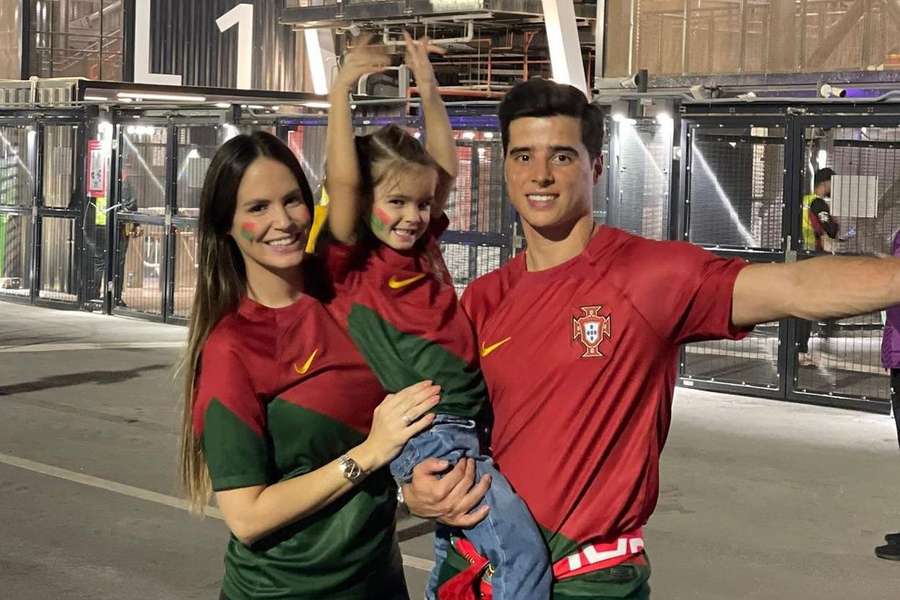João Carlos Teixeira acompanhado pela mulher e a filha durante o Mundial do Catar