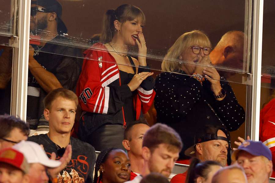 Taylor Swift foi presença ilustre mais uma vez em partida dos Chiefs