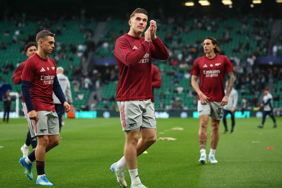 Gyökeres durante o aquecimento